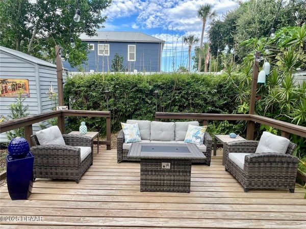 303 S Pine Street, New Smyrna Beach, FL 32169