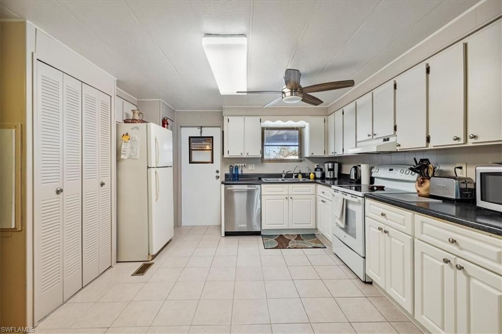 3169 Saturn Cir, North Fort Myers, FL 33903 Photo