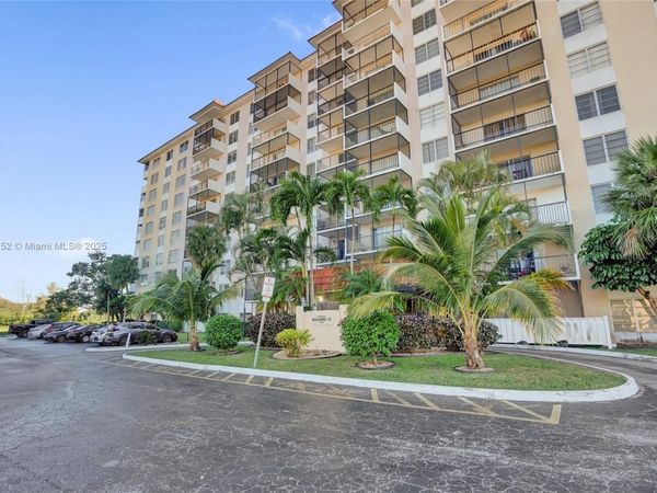 4164 Inverrary Dr, Unit 305, Lauderhill, FL 33319