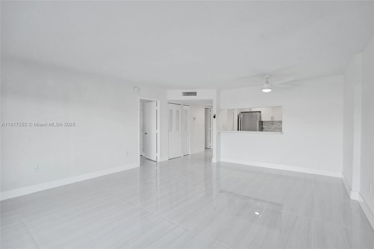 4164 Inverrary Dr, Unit 305, Lauderhill, FL 33319 Photo