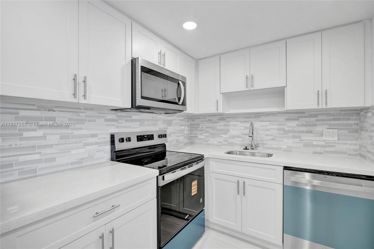 4164 Inverrary Dr, Unit 305, Lauderhill, FL 33319 Photo