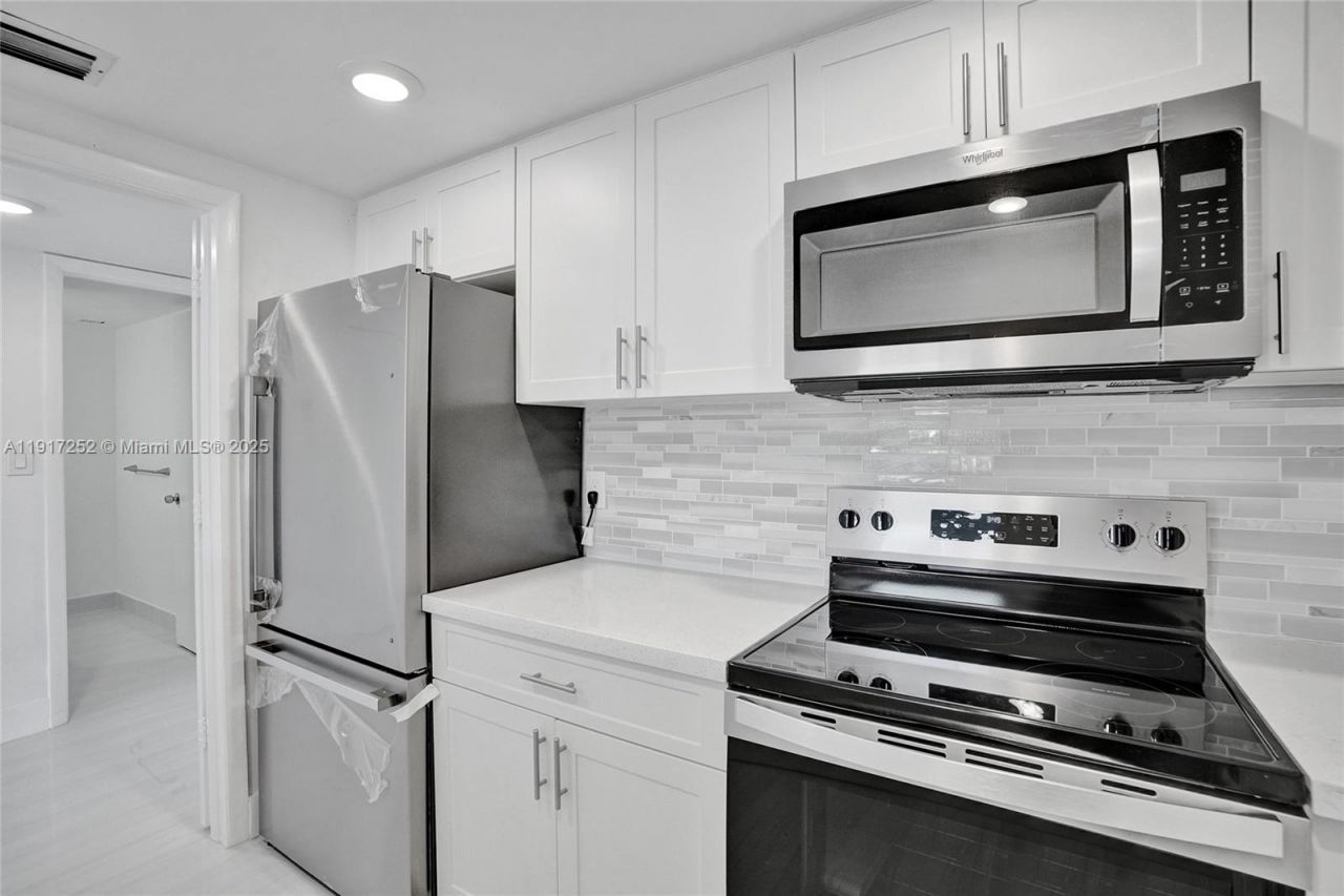 4164 Inverrary Dr, Unit 305, Lauderhill, FL 33319 Photo