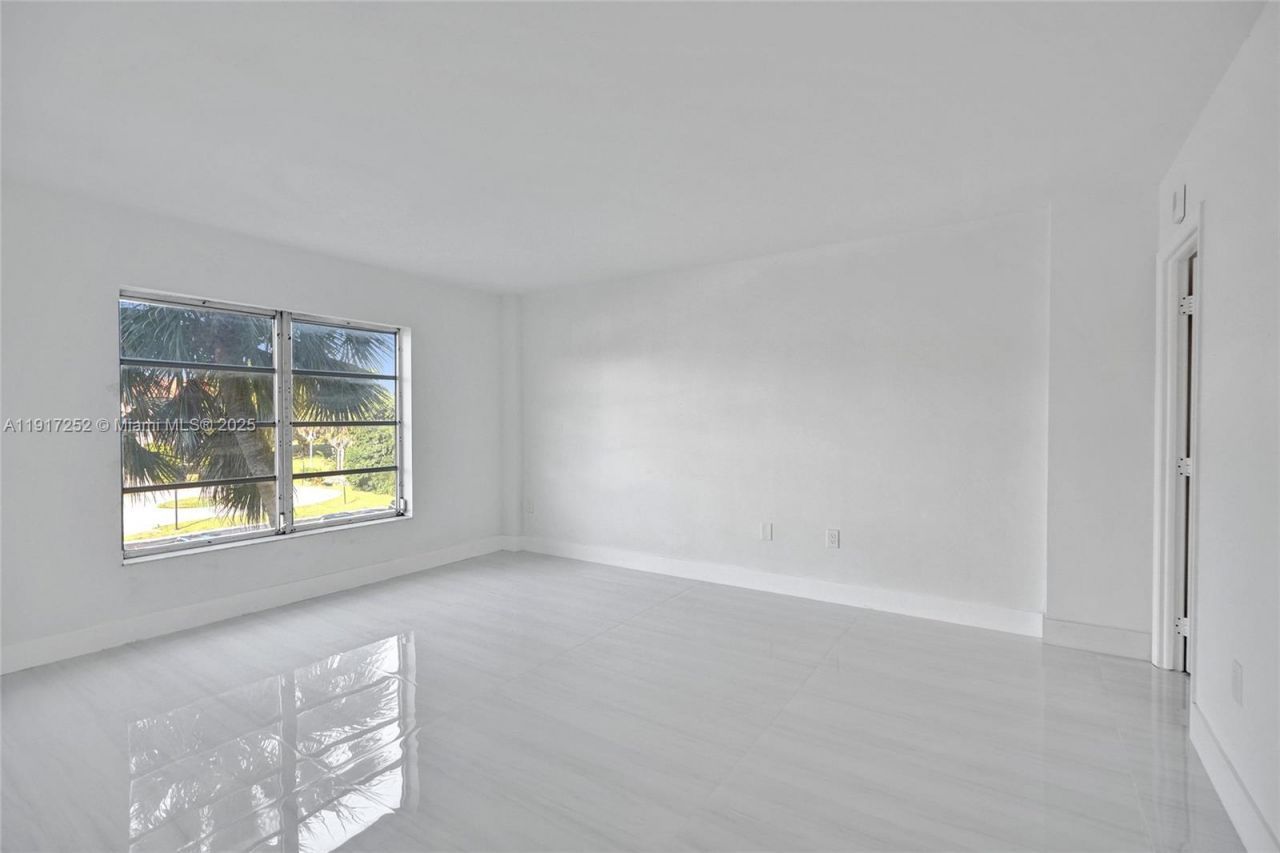 4164 Inverrary Dr, Unit 305, Lauderhill, FL 33319 Photo