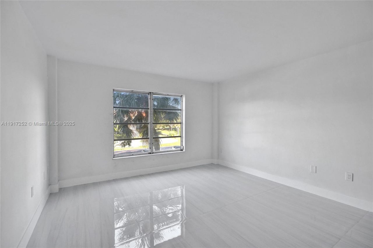 4164 Inverrary Dr, Unit 305, Lauderhill, FL 33319 Photo