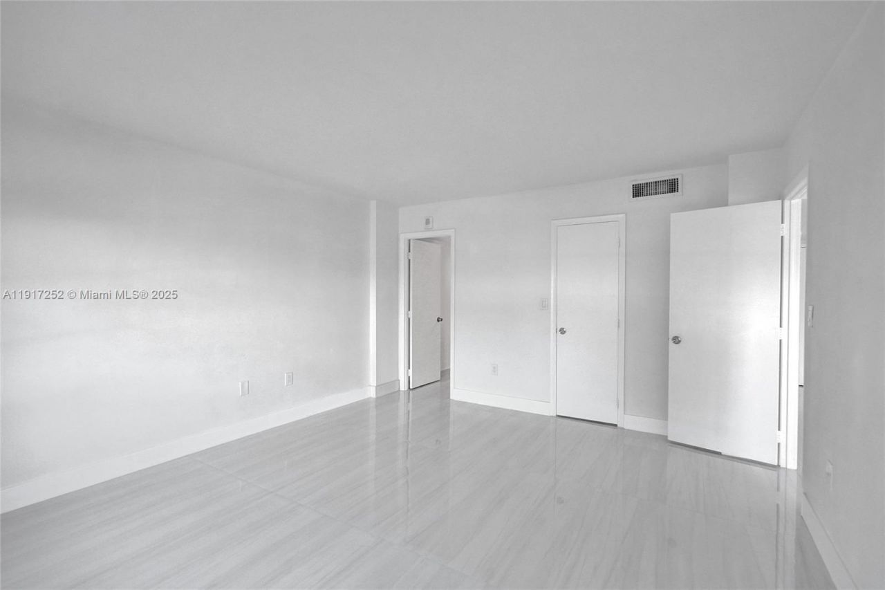 4164 Inverrary Dr, Unit 305, Lauderhill, FL 33319 Photo