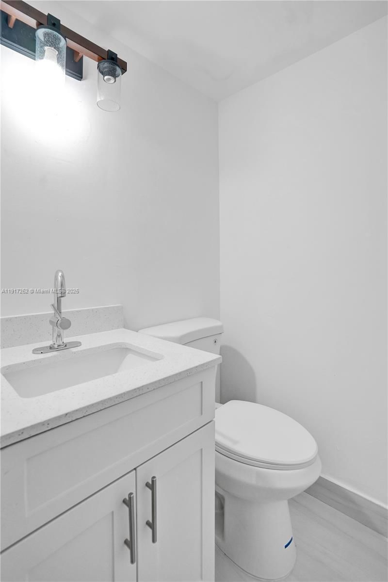 4164 Inverrary Dr, Unit 305, Lauderhill, FL 33319 Photo