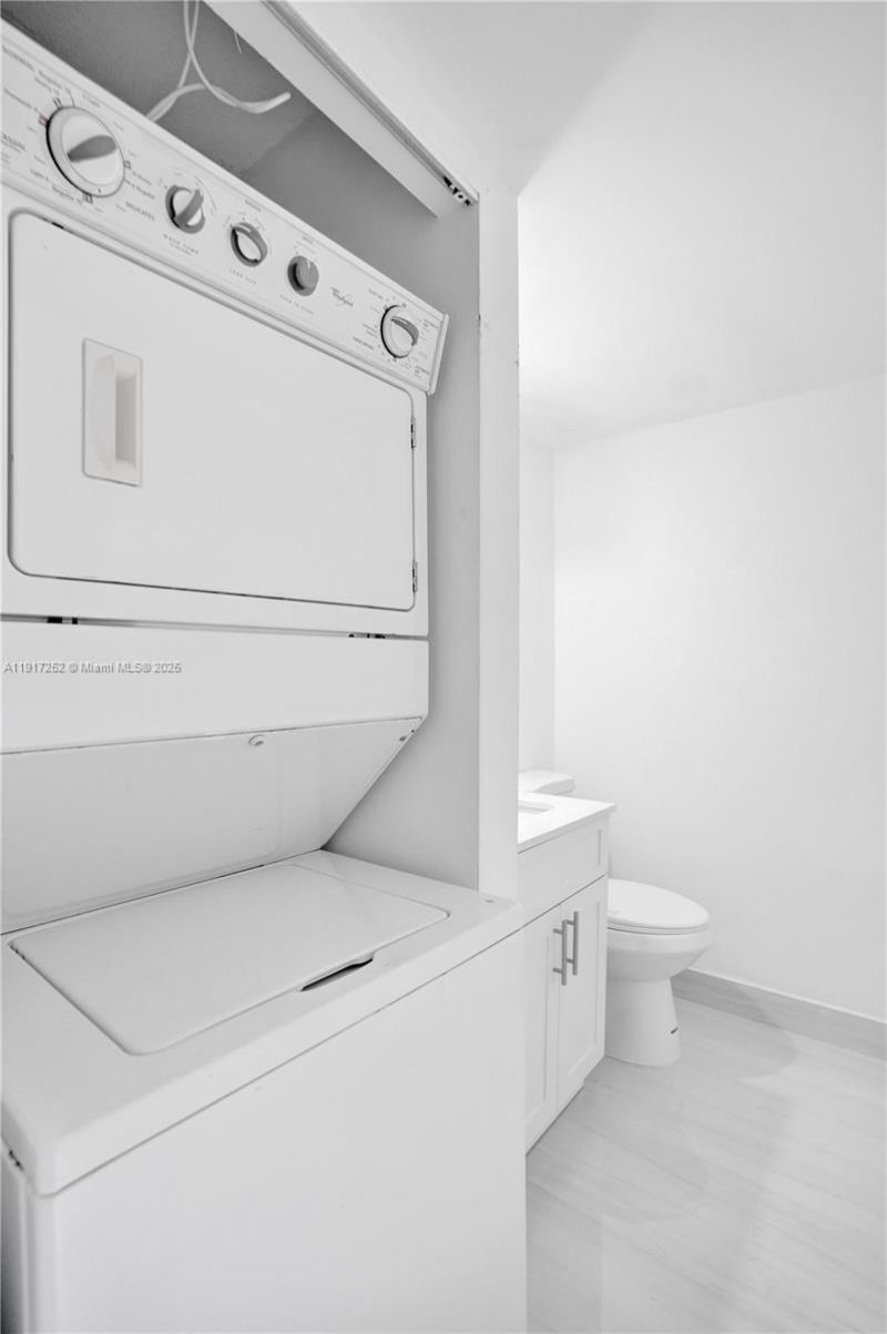 4164 Inverrary Dr, Unit 305, Lauderhill, FL 33319 Photo