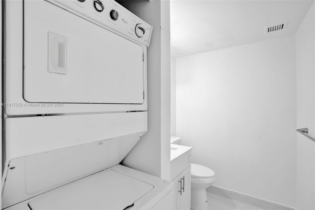 4164 Inverrary Dr, Unit 305, Lauderhill, FL 33319 Photo