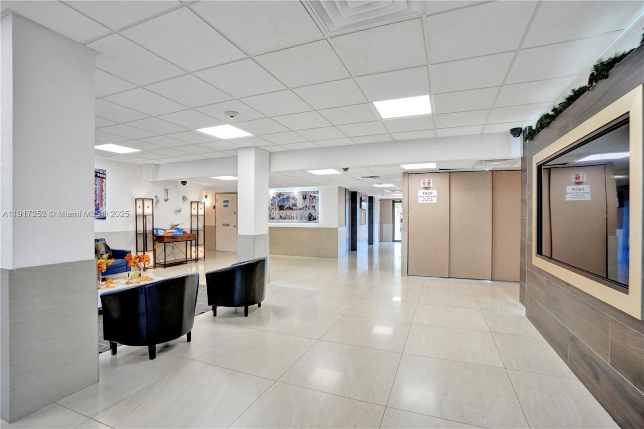 4164 Inverrary Dr, Unit 305, Lauderhill, FL 33319 Photo