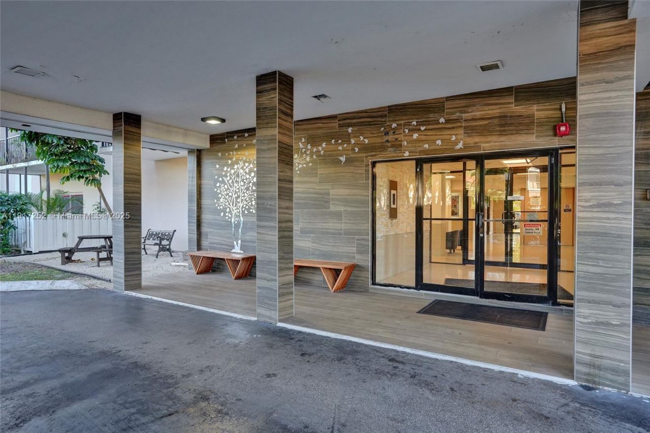 4164 Inverrary Dr, Unit 305, Lauderhill, FL 33319 Photo