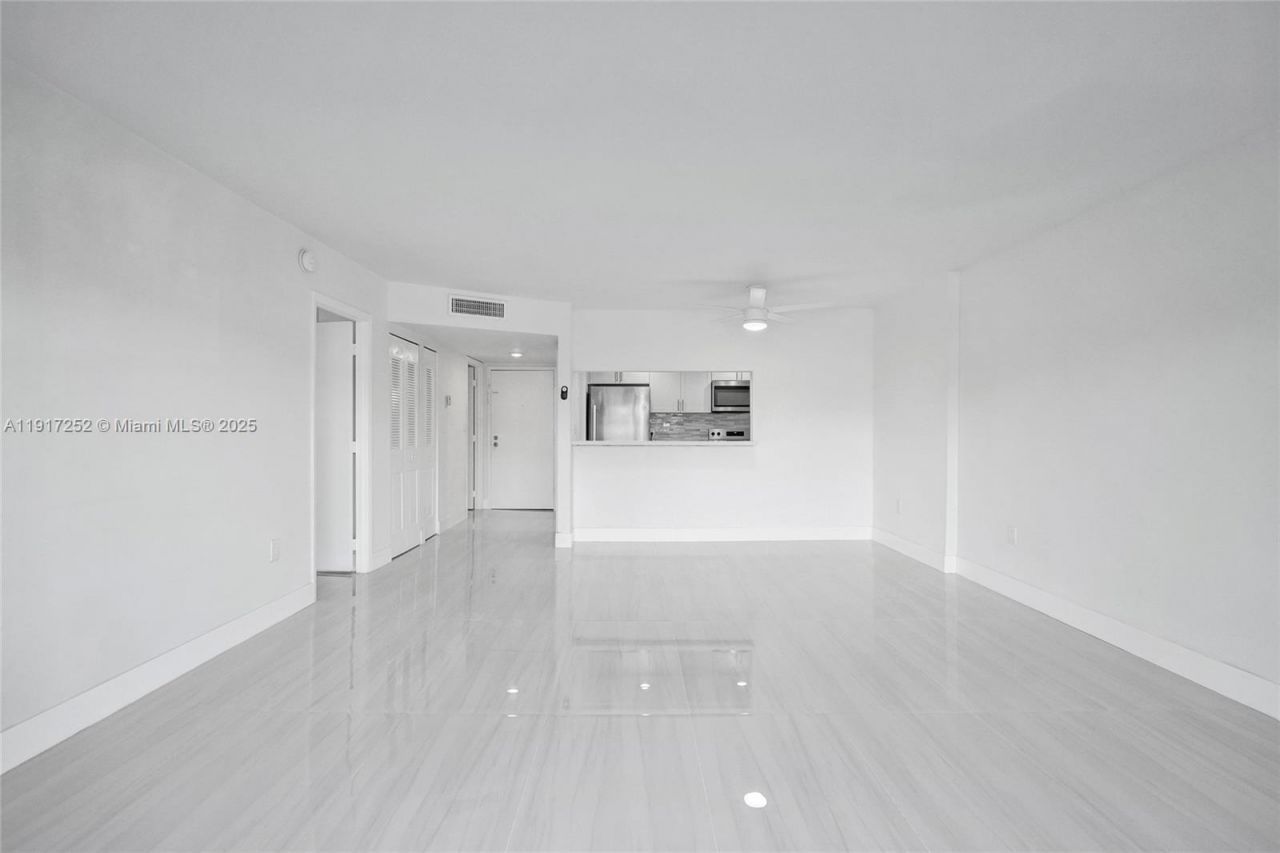 4164 Inverrary Dr, Unit 305, Lauderhill, FL 33319 Photo