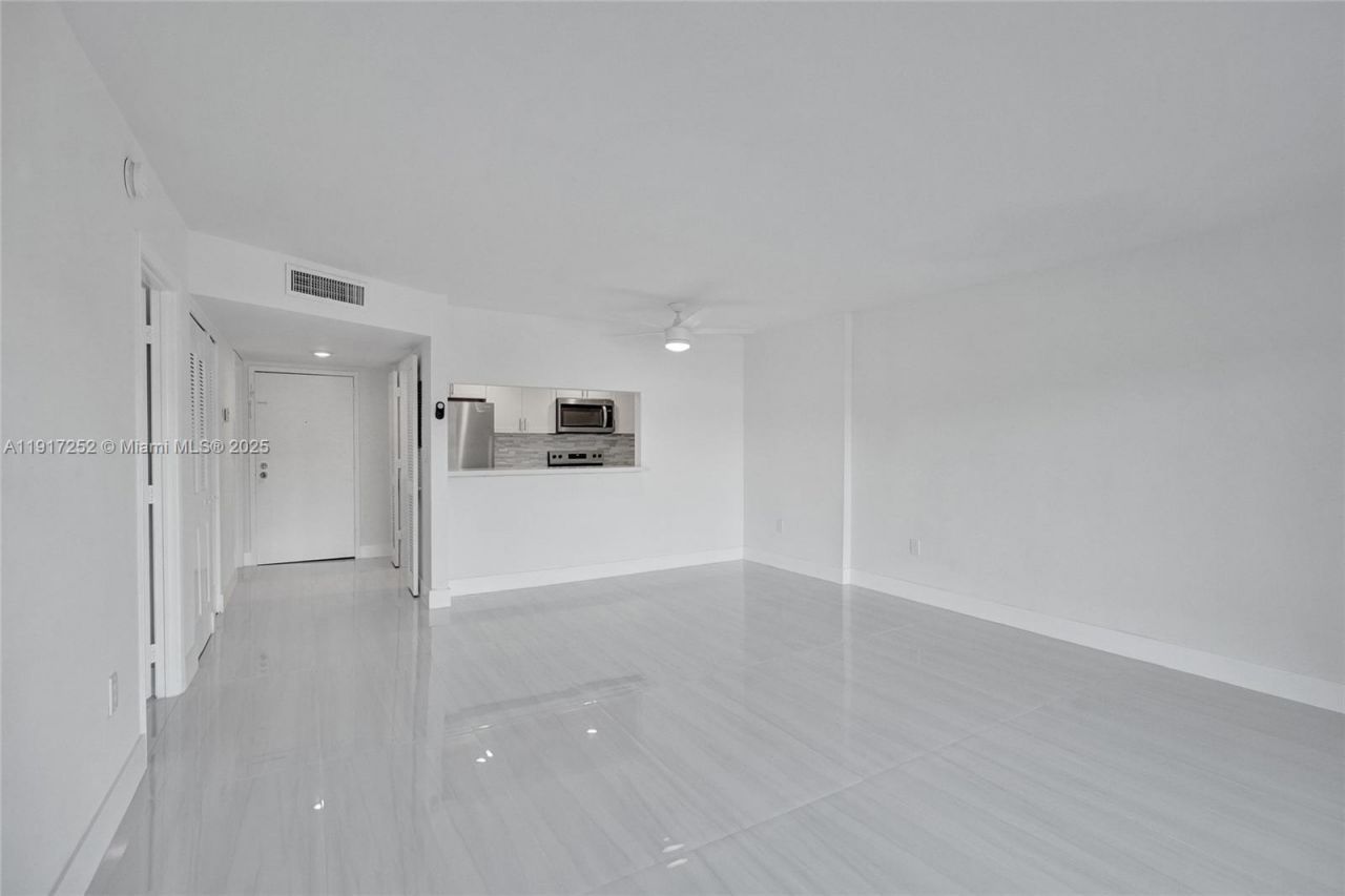 4164 Inverrary Dr, Unit 305, Lauderhill, FL 33319 Photo