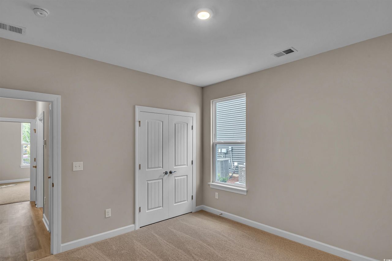 704 St. Vincent Loop Photo 25