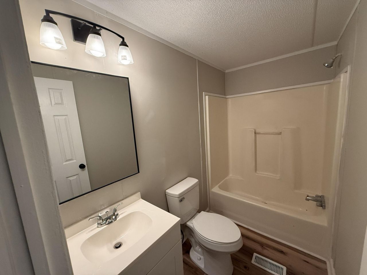 97 Dean Drive Photo 12