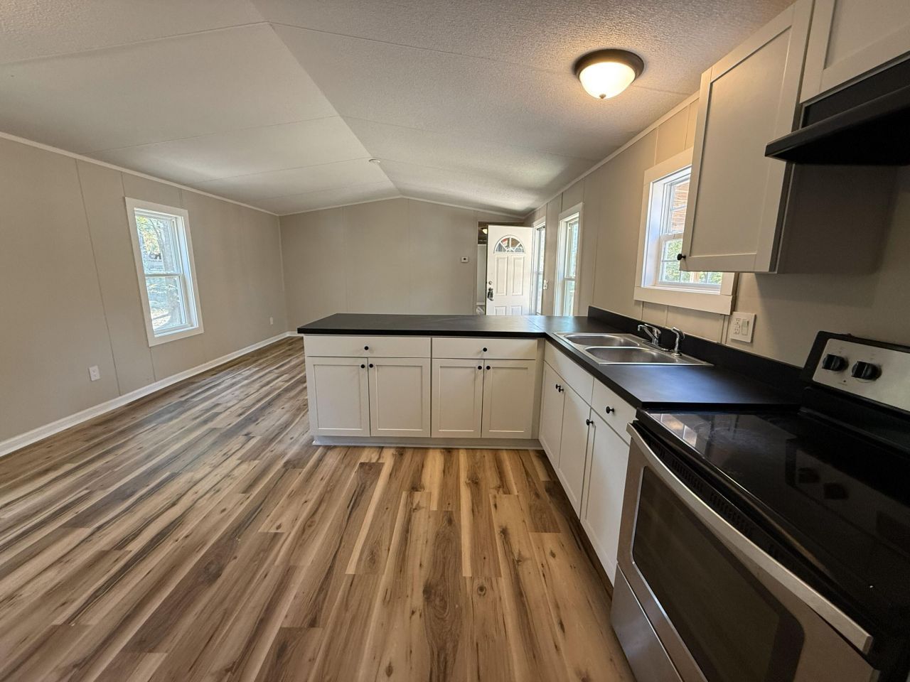 97 Dean Drive Photo 4