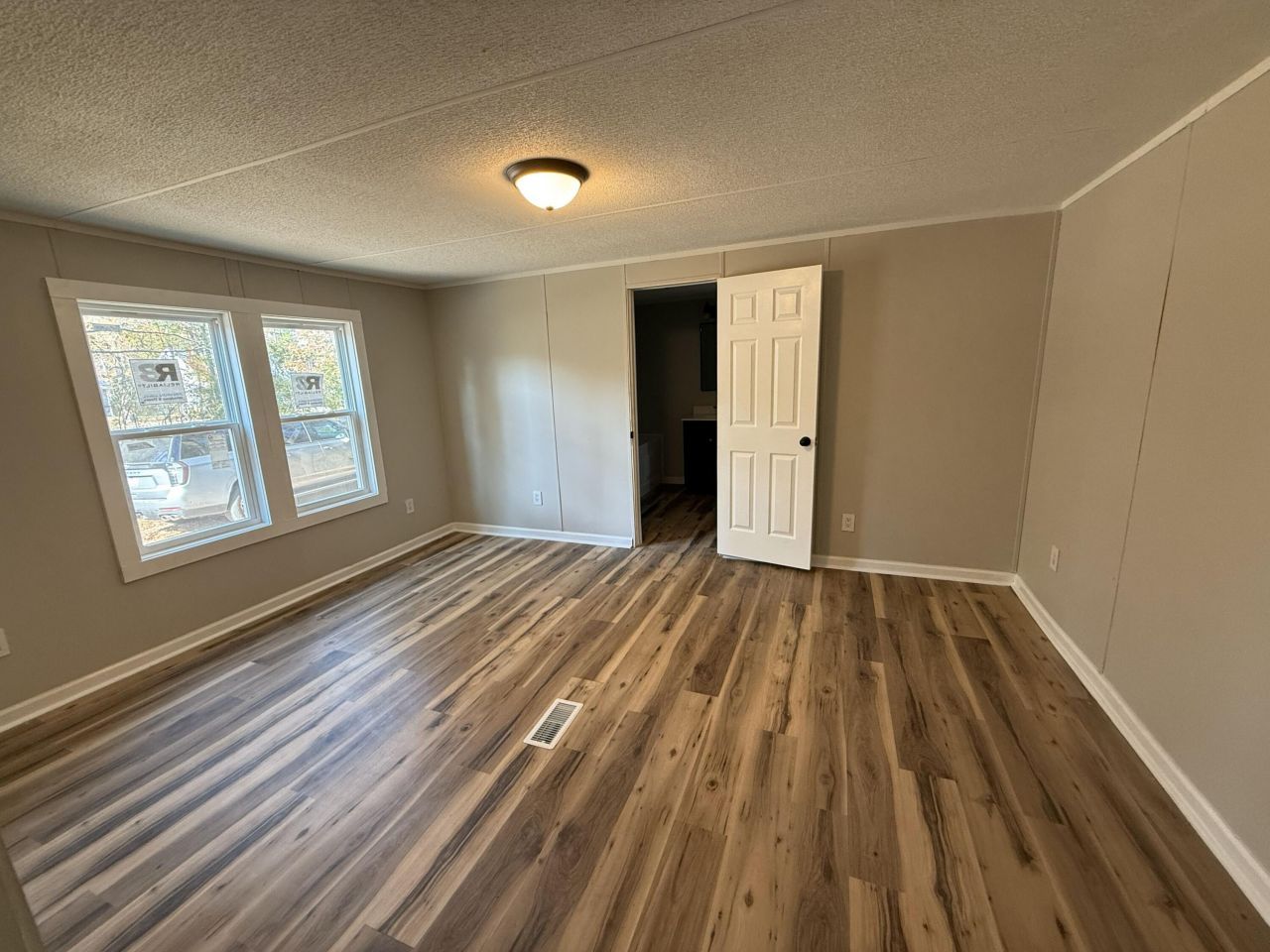 97 Dean Drive Photo 7