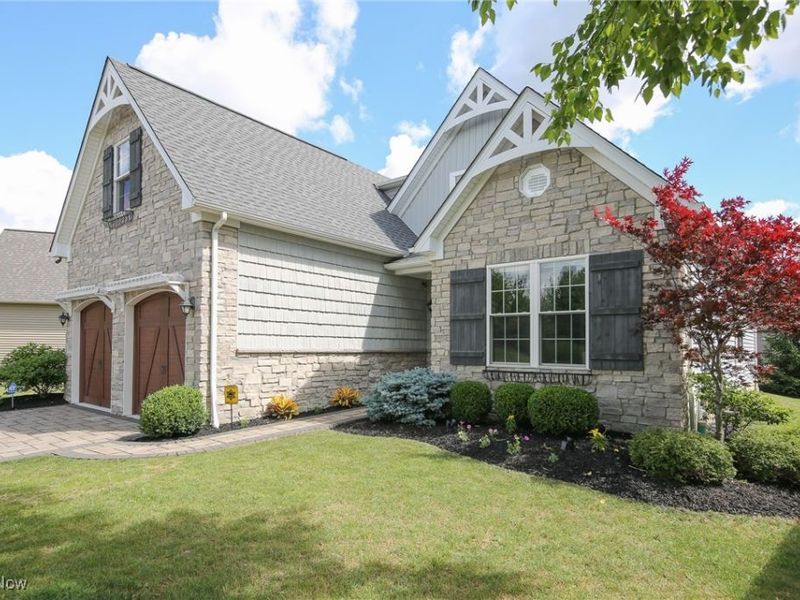 4233 Queens Gate, Avon, OH 44011 Photo 2