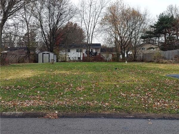 639 Aurora Drive, Youngstown, OH 44505