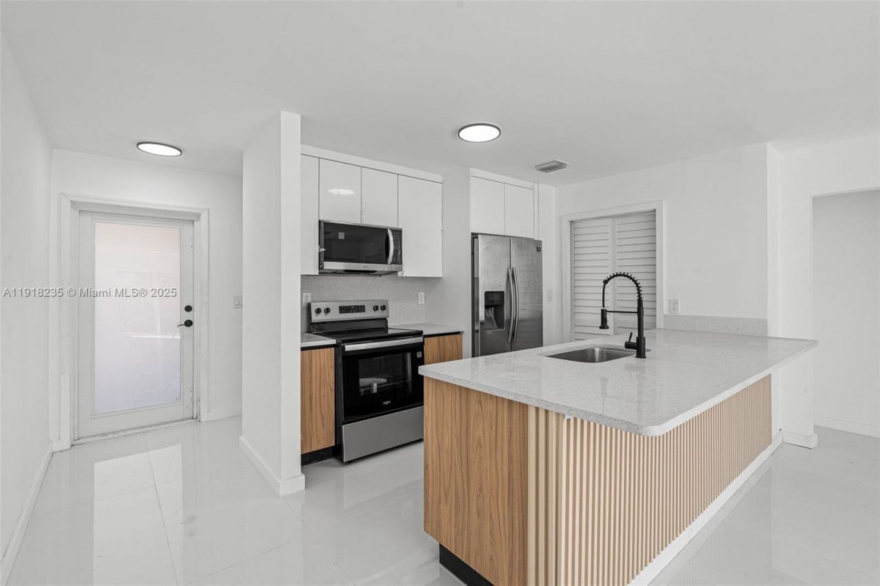 3956 NW 207th St Rd, Miami Gardens, FL 33055 Photo