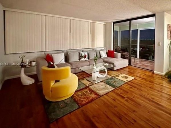 1400 Saint Charles Pl, Unit 612, Pembroke Pines, FL 33026