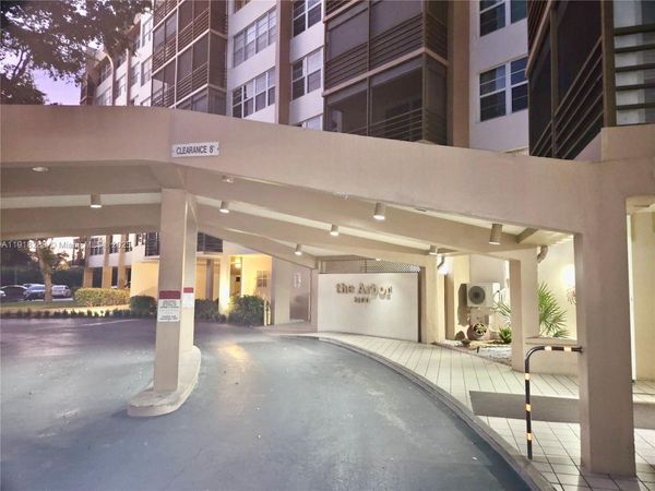 1400 Saint Charles Pl, Unit 612, Pembroke Pines, FL 33026