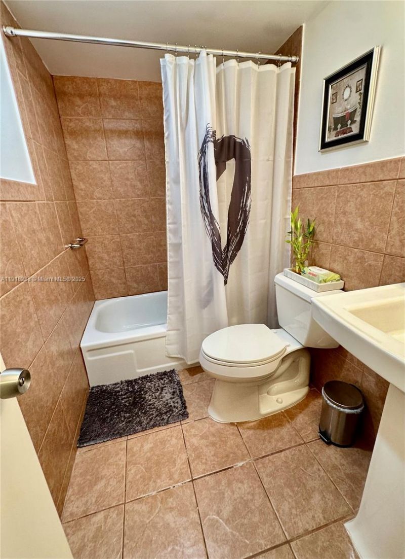1400 Saint Charles Pl, Unit 612, Pembroke Pines, FL 33026 Photo