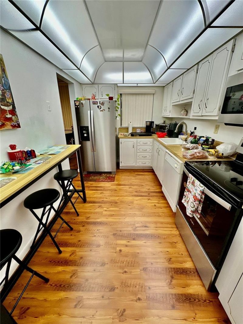 1400 Saint Charles Pl, Unit 612, Pembroke Pines, FL 33026 Photo