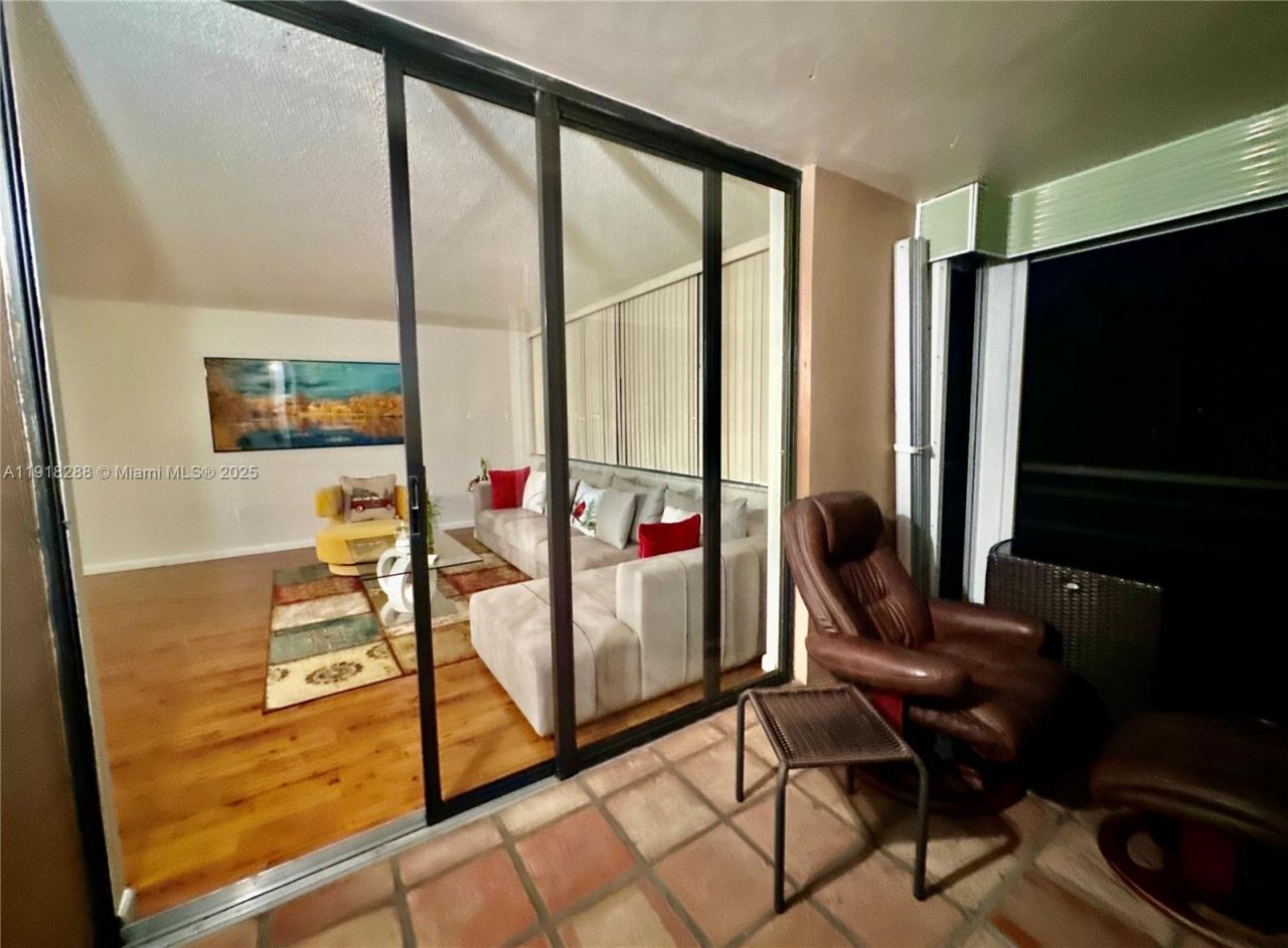 1400 Saint Charles Pl, Unit 612, Pembroke Pines, FL 33026 Photo