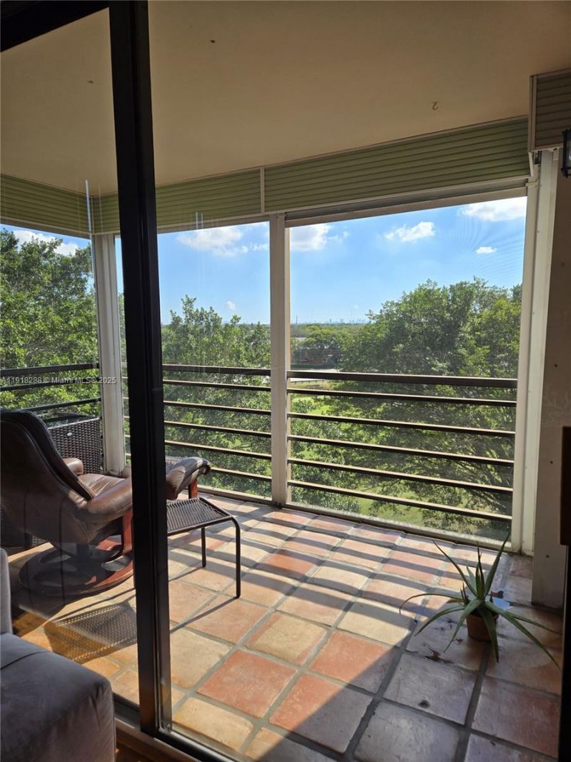 1400 Saint Charles Pl, Unit 612, Pembroke Pines, FL 33026 Photo