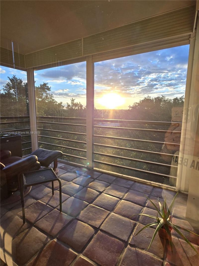 1400 Saint Charles Pl, Unit 612, Pembroke Pines, FL 33026 Photo