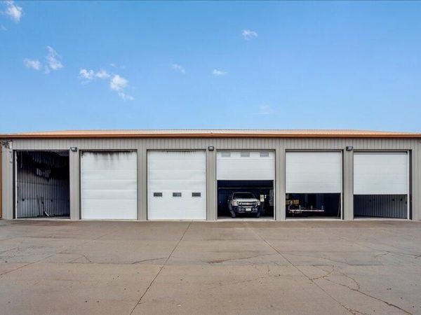 1321 RIVER'S EDGE DR., Muscatine, IA 52761