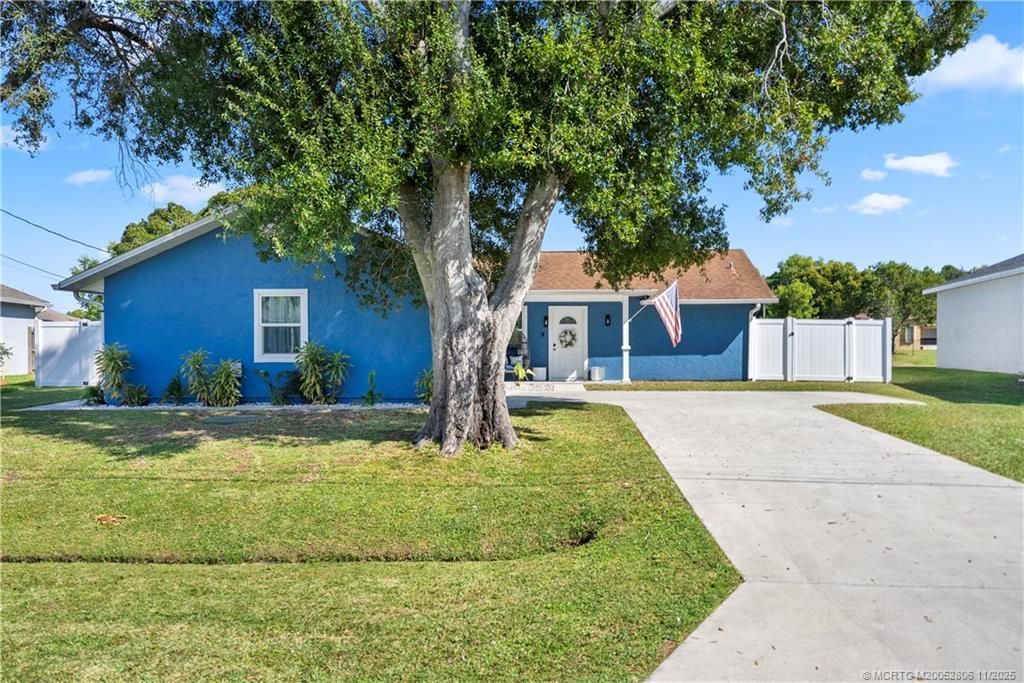 2932 SE Buccaneer Circle, Port Saint Lucie, FL 34952 Photo