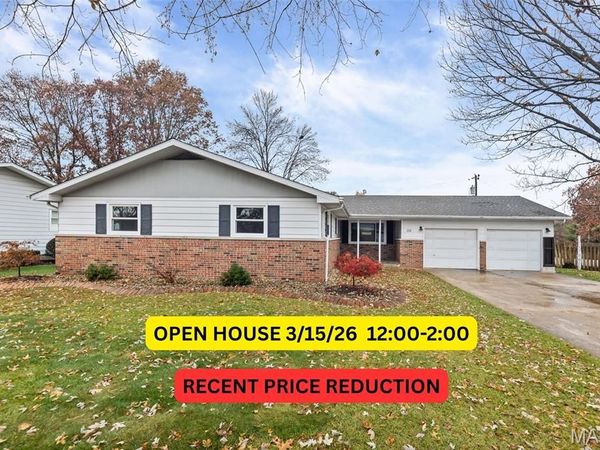 118 Whispering Oaks Dr., Bethalto, IL 62010