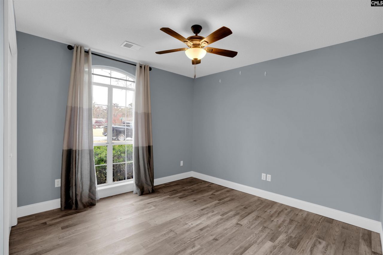 104 Silverstone Road Photo 17