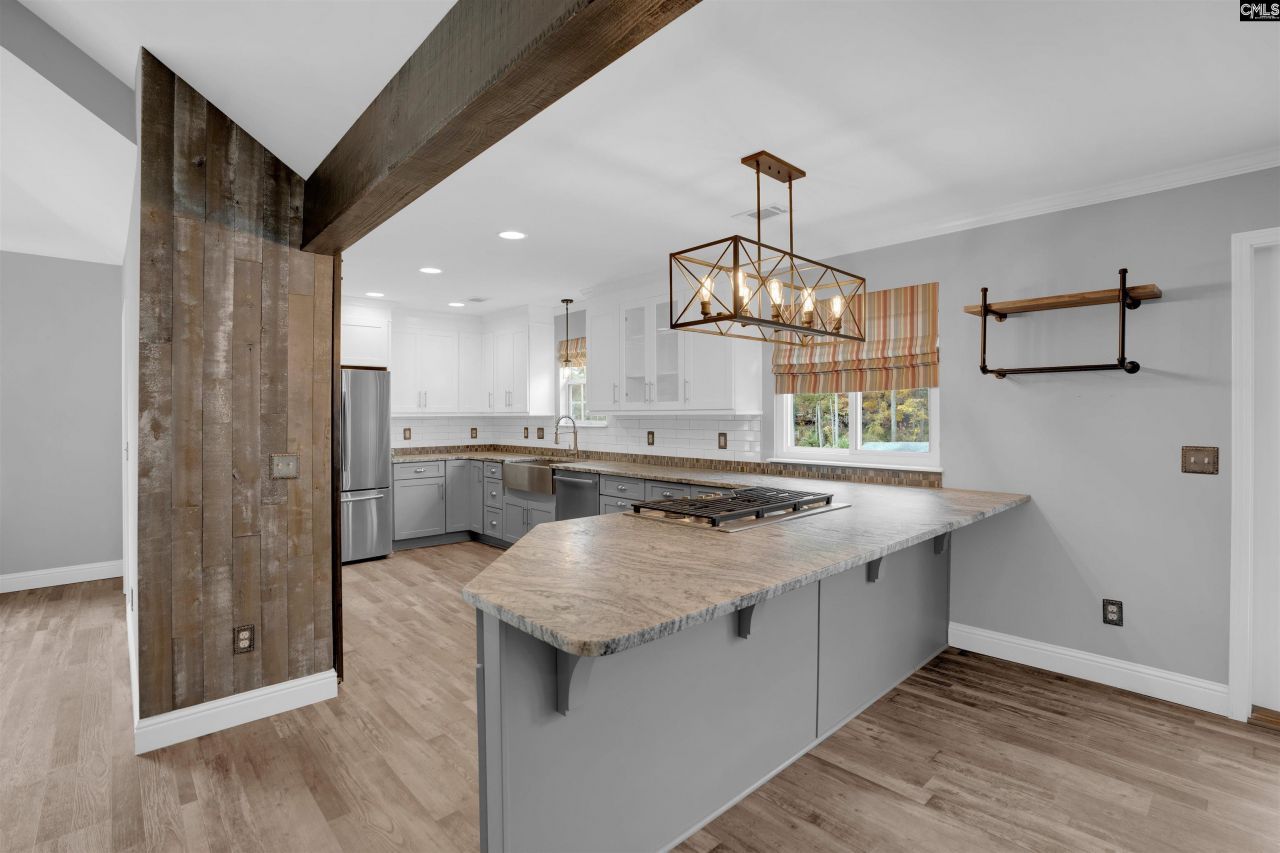 104 Silverstone Road Photo 6