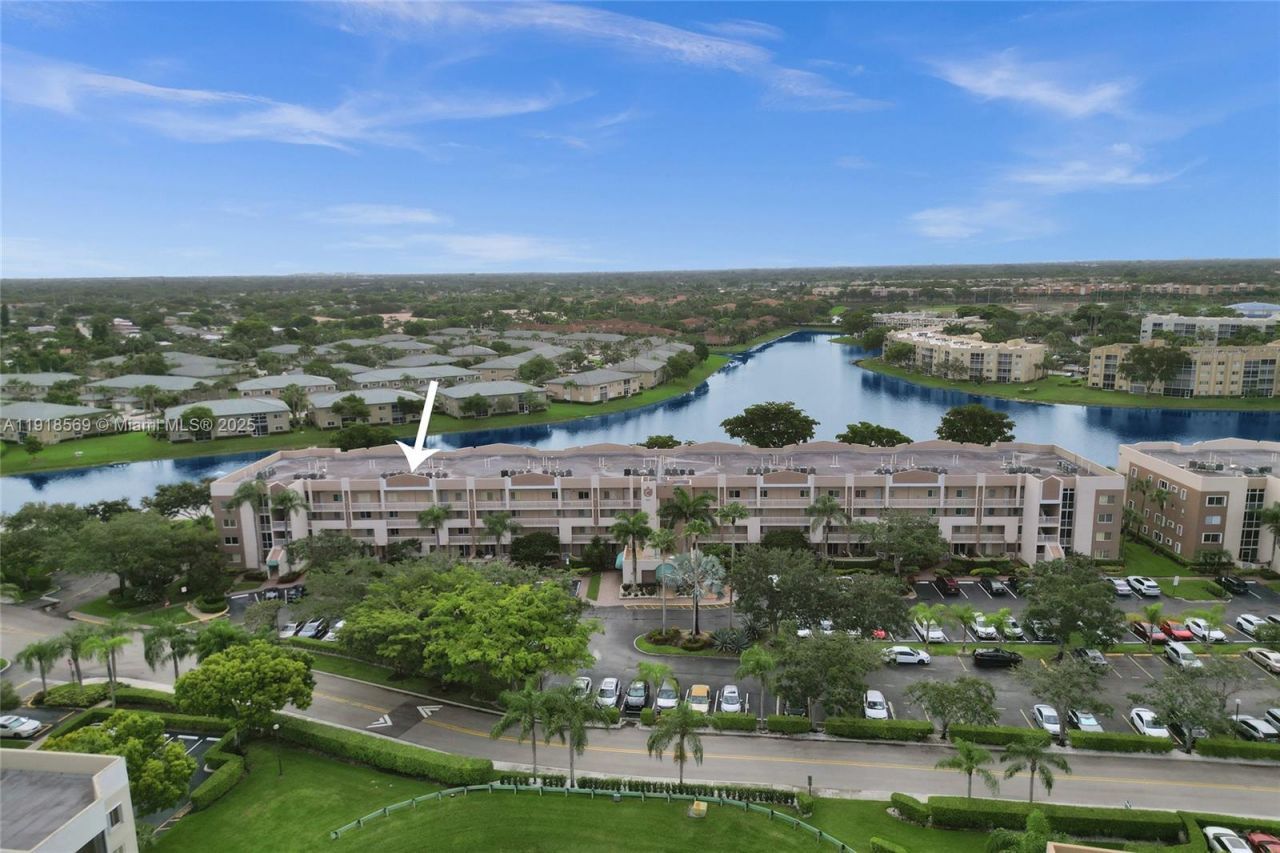 7760 Granville Dr, Unit 303, Tamarac, FL 33321 Photo