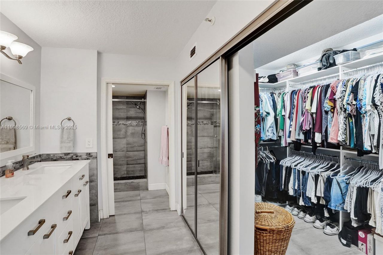 7760 Granville Dr, Unit 303, Tamarac, FL 33321 Photo