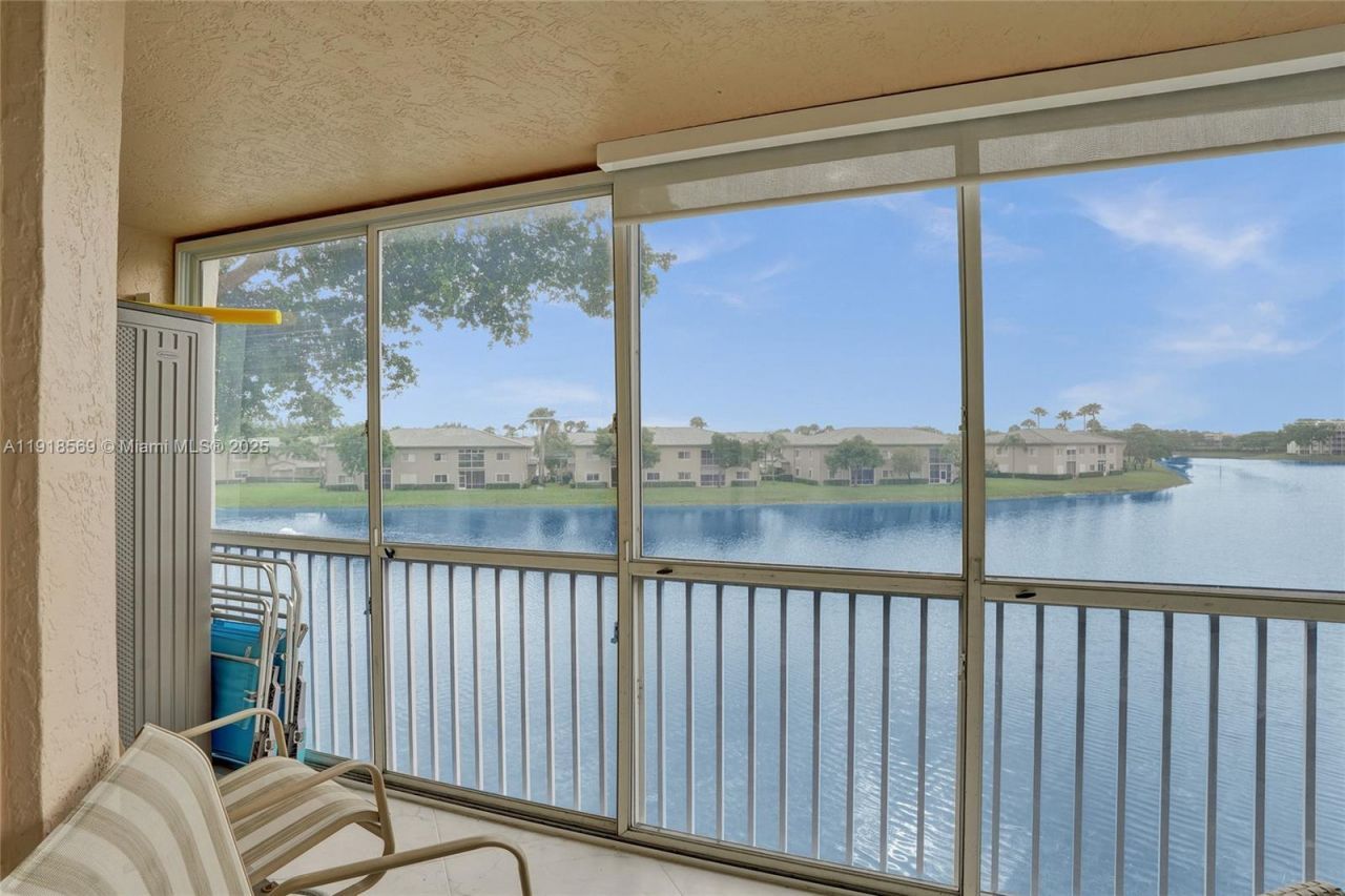 7760 Granville Dr, Unit 303, Tamarac, FL 33321 Photo