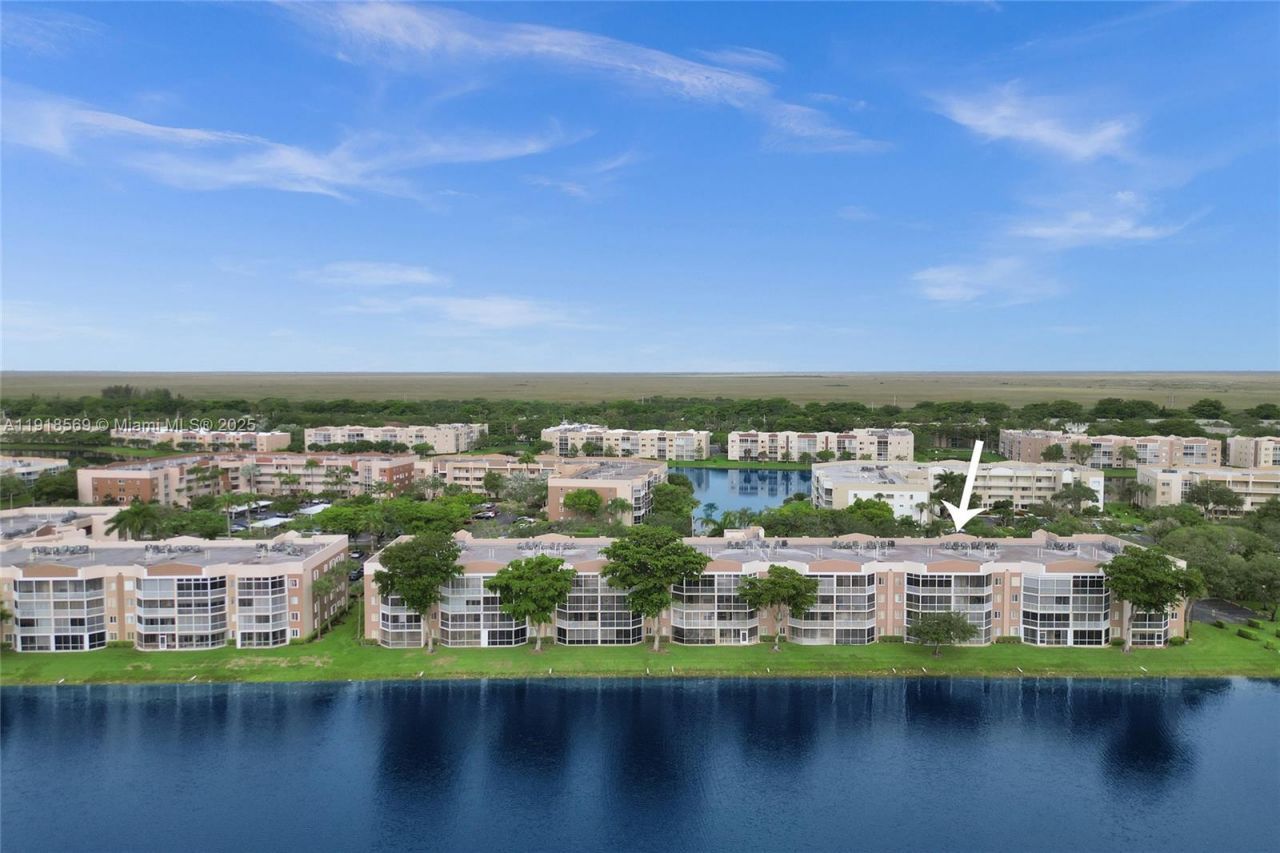 7760 Granville Dr, Unit 303, Tamarac, FL 33321 Photo