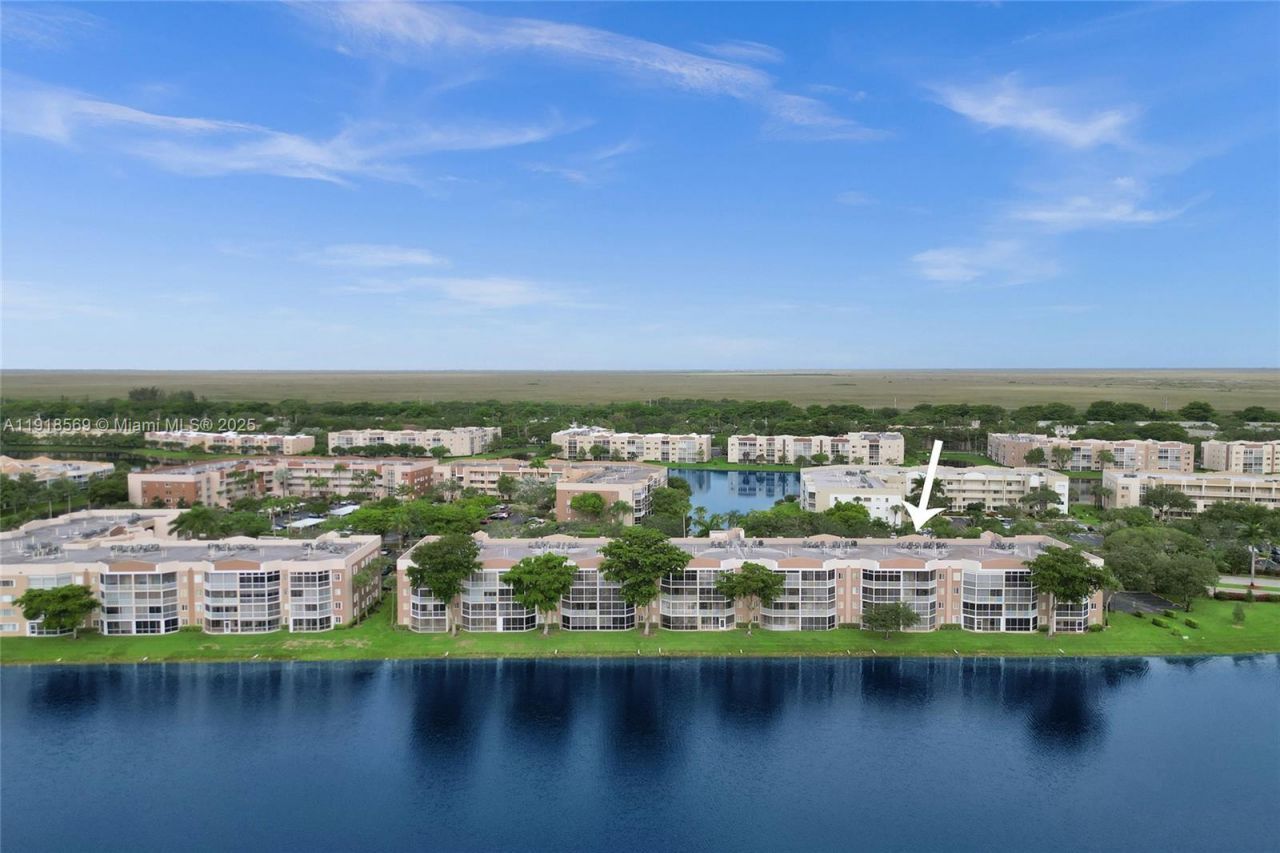 7760 Granville Dr, Unit 303, Tamarac, FL 33321 Photo