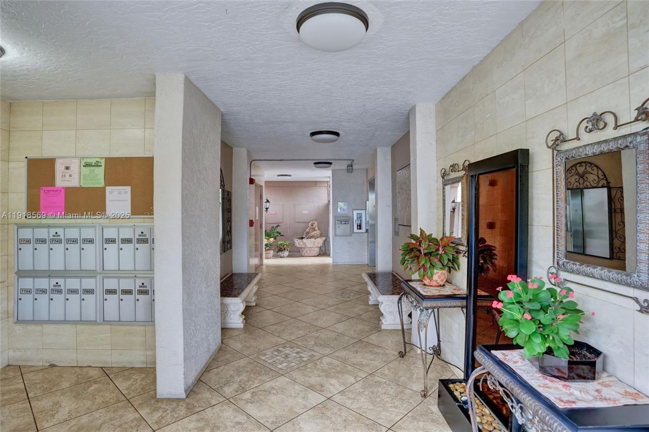 7760 Granville Dr, Unit 303, Tamarac, FL 33321 Photo