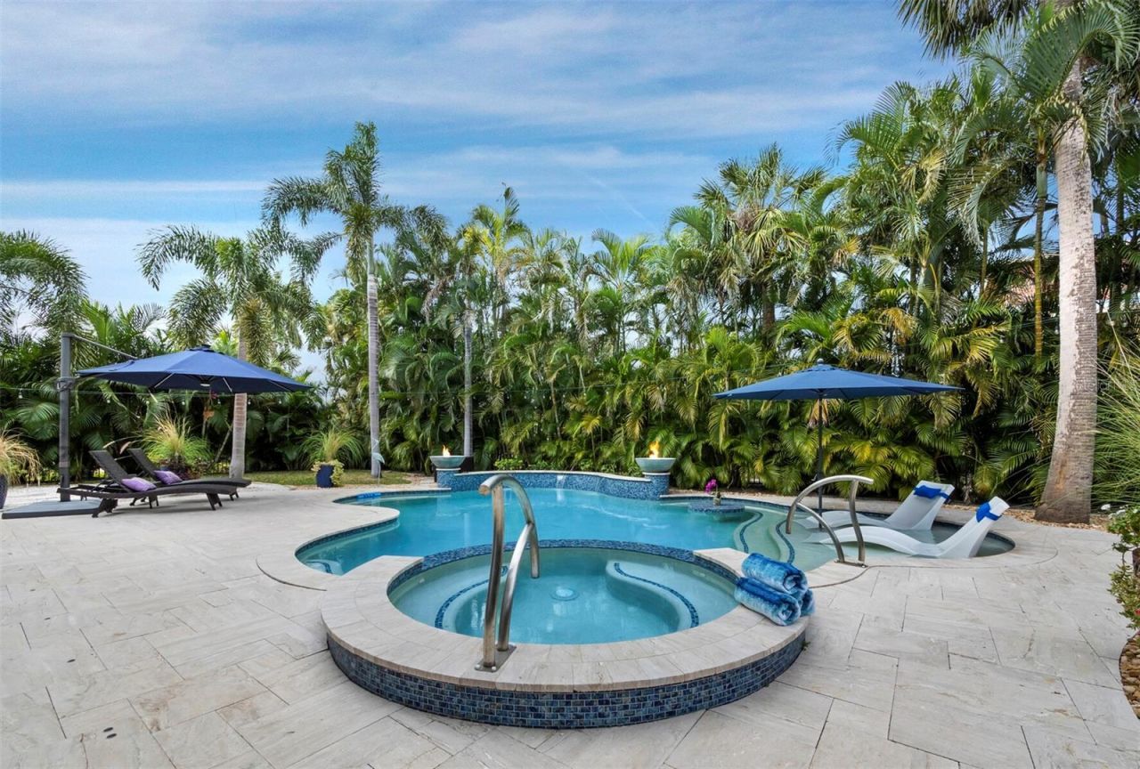 651 Broadway Street, Longboat Key, FL 34228 Photo