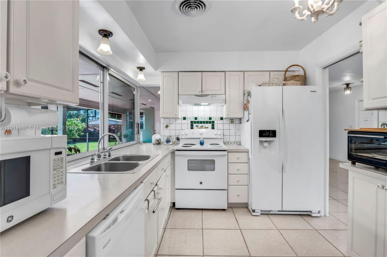 16001 SW 98th Ave, Miami, FL 33157 Photo