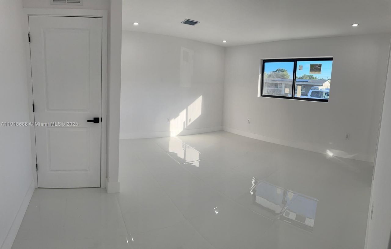 2041 NW 190th Terrace, Miami Gardens, FL 33056 Photo