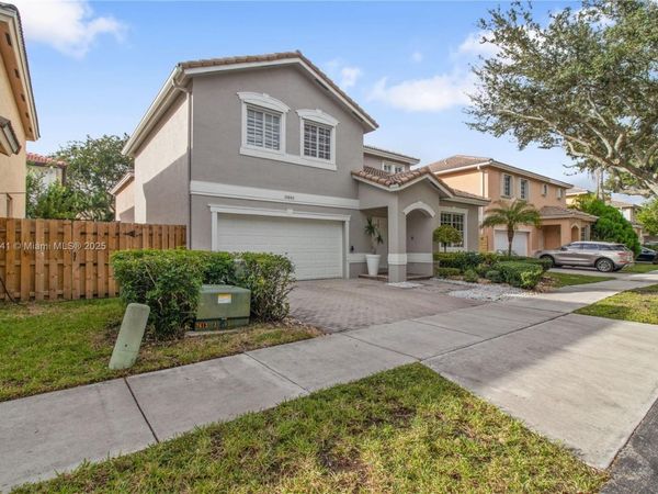 10842 NW 53rd Ln, Doral, FL 33178