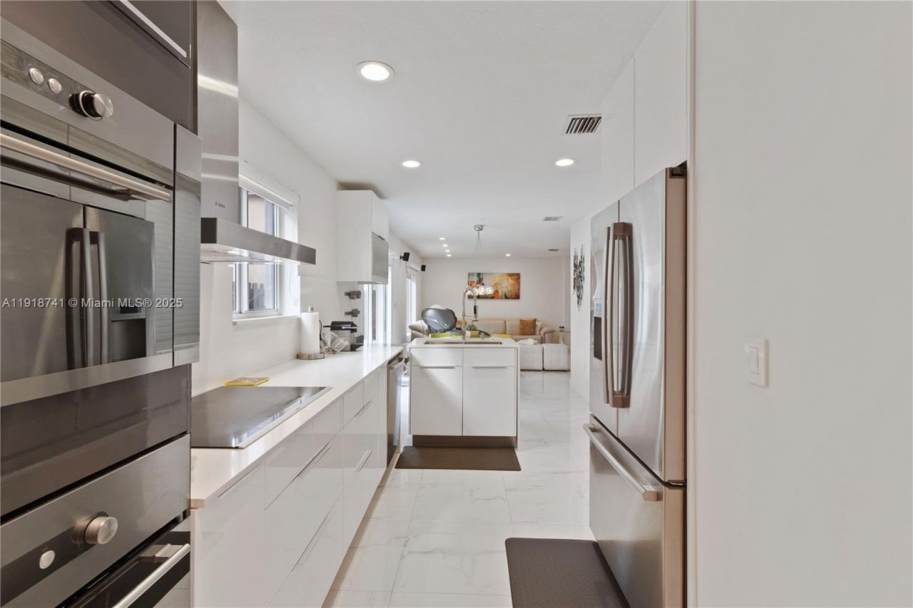 10842 NW 53rd Ln, Doral, FL 33178 Photo