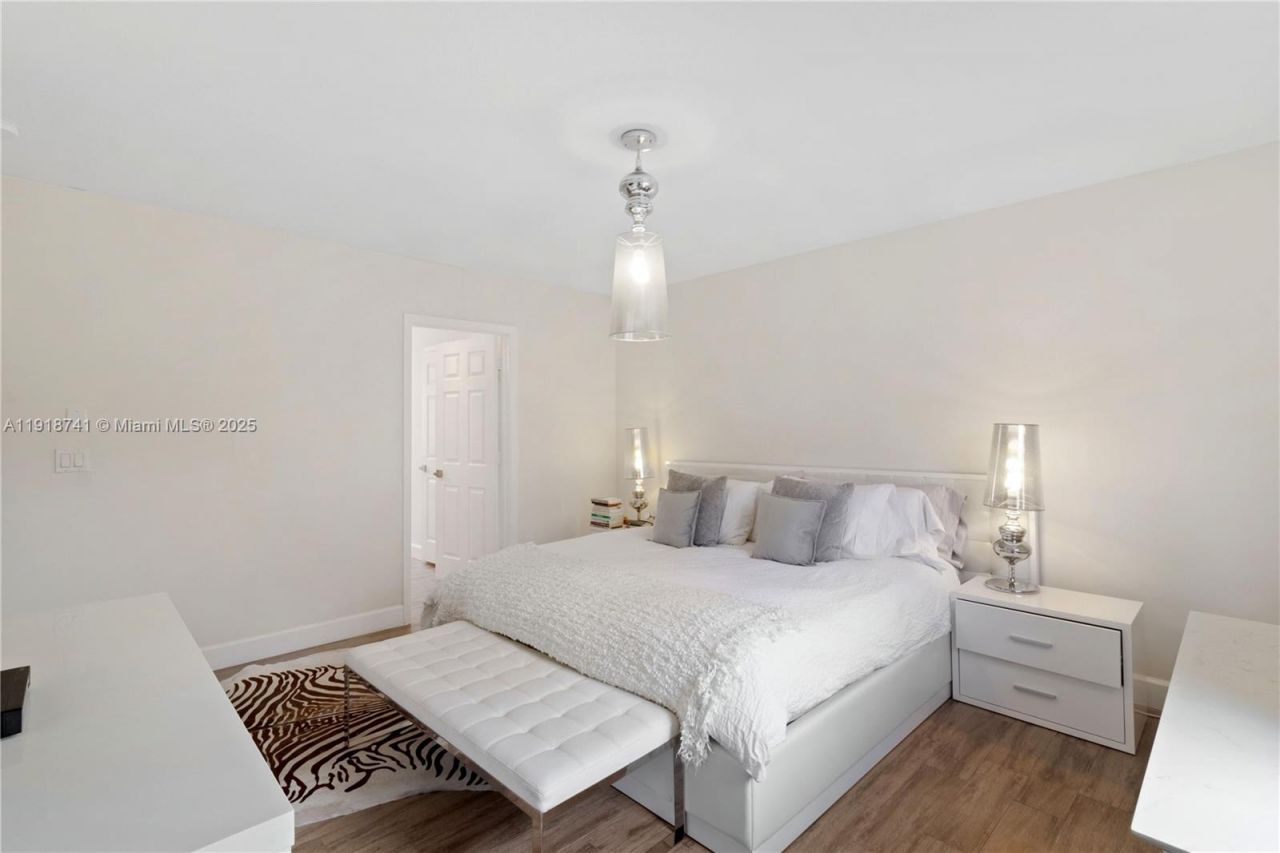 10842 NW 53rd Ln, Doral, FL 33178 Photo