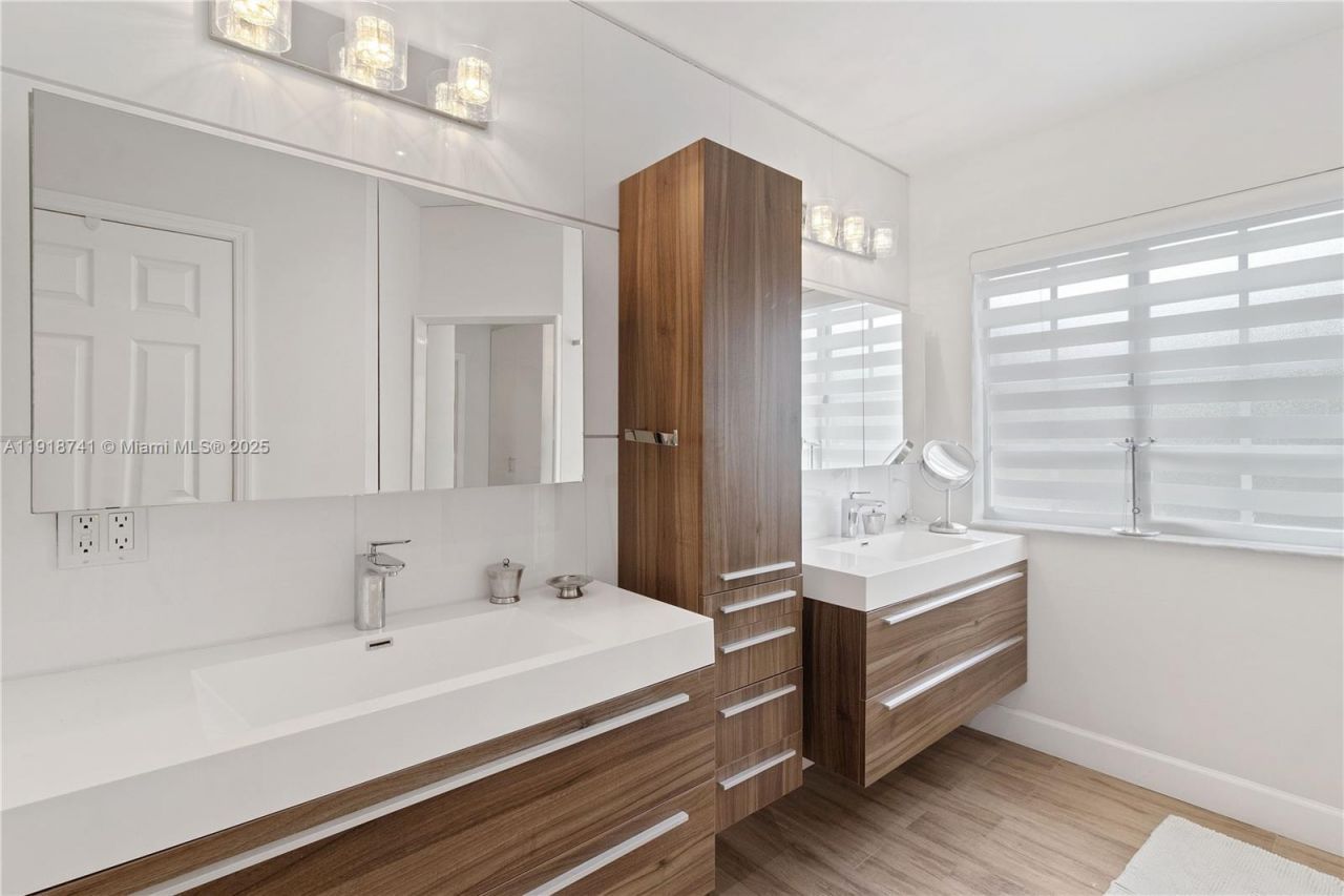 10842 NW 53rd Ln, Doral, FL 33178 Photo