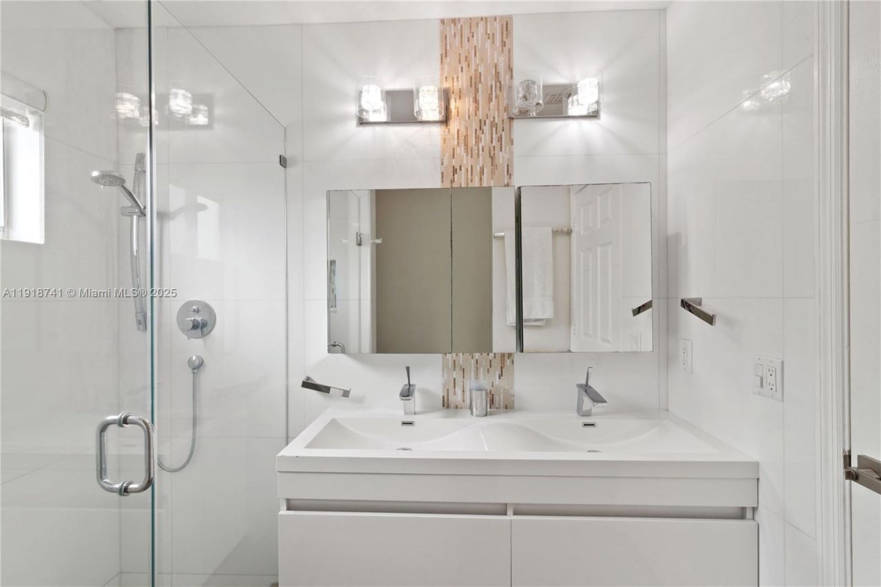 10842 NW 53rd Ln, Doral, FL 33178 Photo