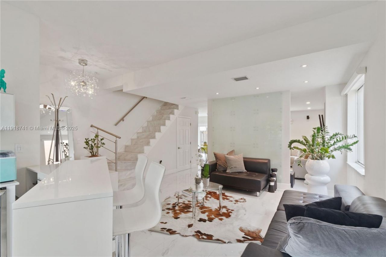 10842 NW 53rd Ln, Doral, FL 33178 Photo